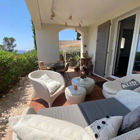 Дом отдыха Maison Au Calme Dans Privee Avec Piscine Vue Фрежюс