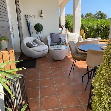 Prázdninový dům Maison Au Calme Dans Privee Avec Piscine Vue