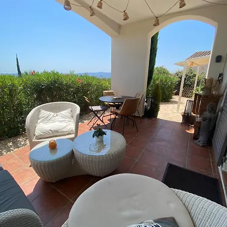 Maison Au Calme Dans Privee Avec Piscine Vue Fréjus